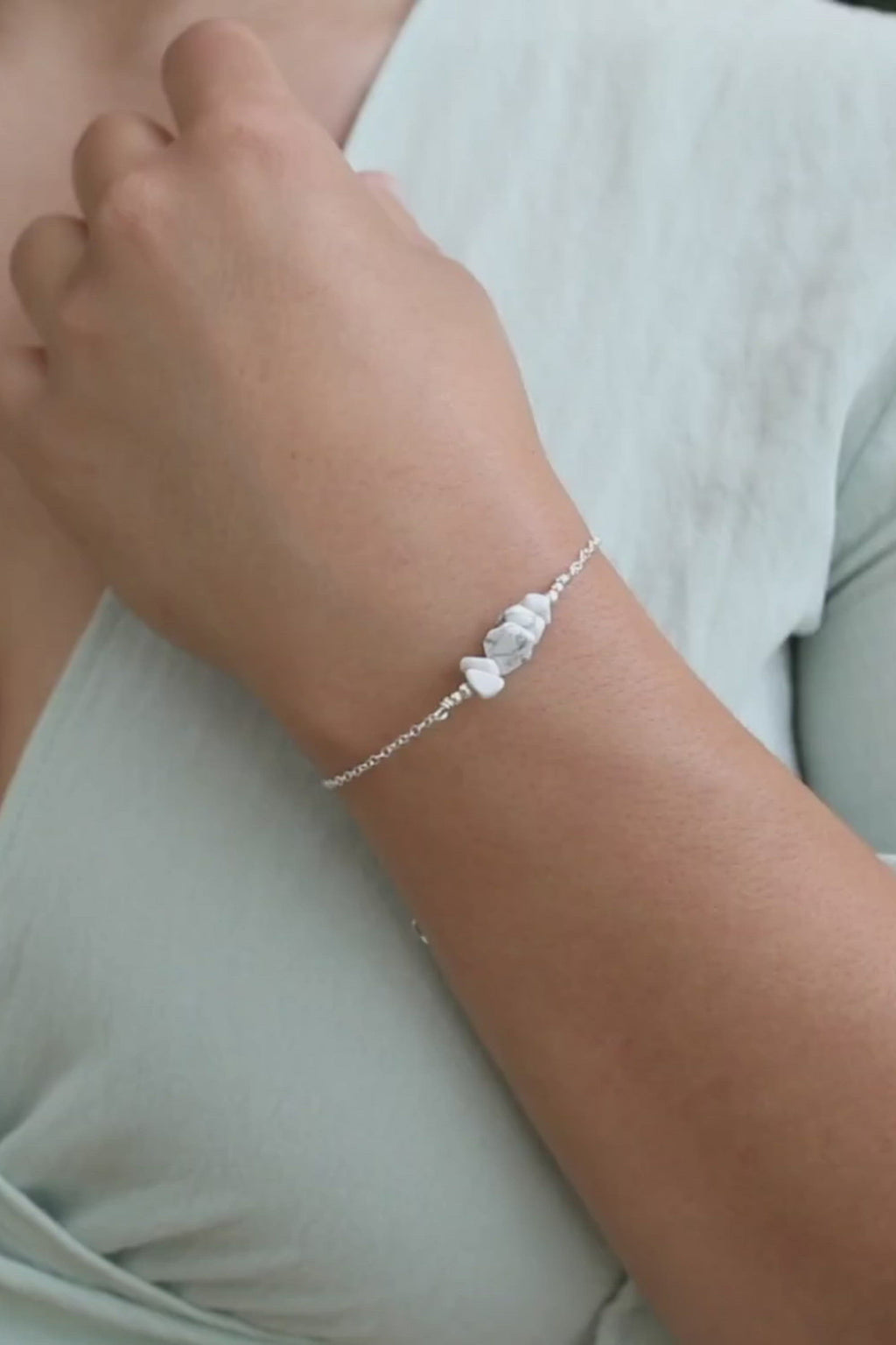 Howlite Chip Bead Bar Bracelet